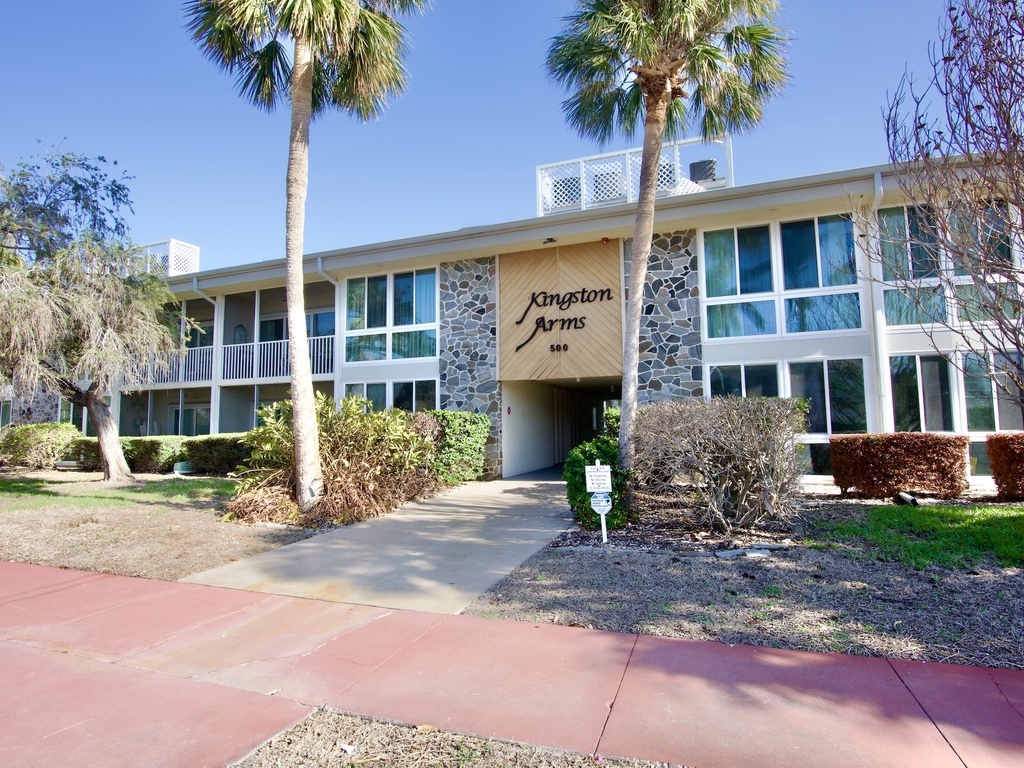 Lido Beach Retreat by Tropical Sands Accommodations Exclusive Properties