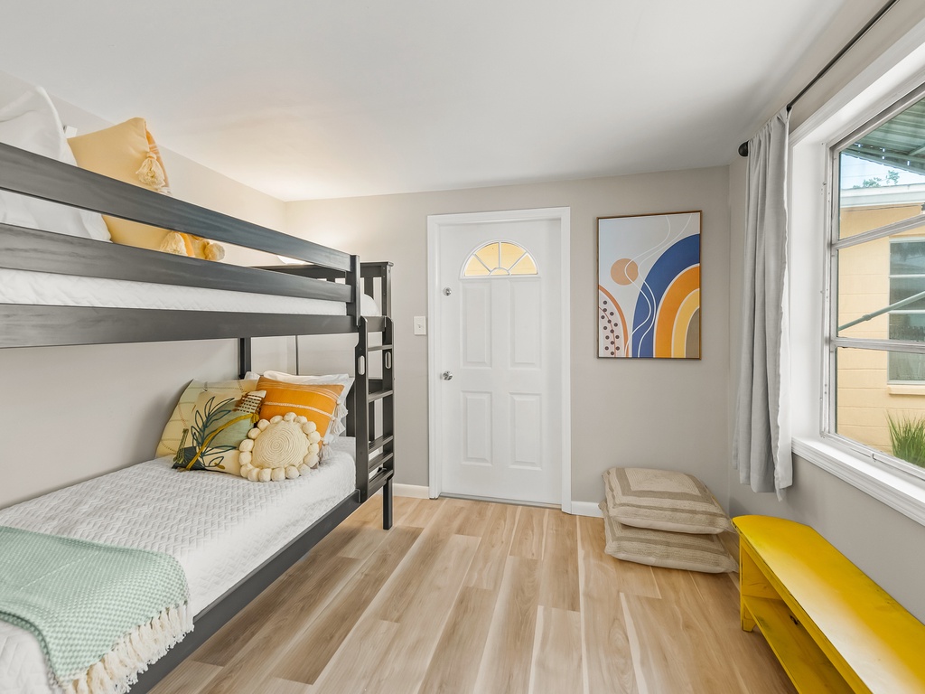 Bonus Sleeping Area (Second Cottage), Twin-over-twin bunk bed