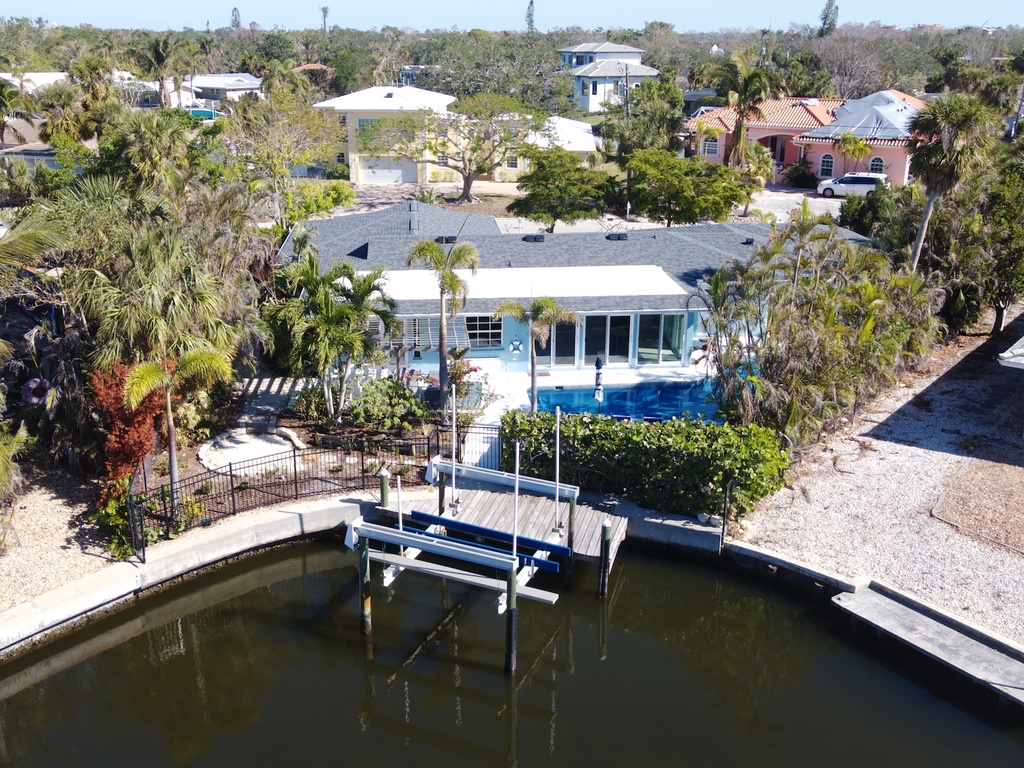 Siesta Dreamin' by Tropical Sands Accommodations