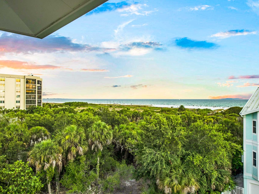 Balcony (4th Level), Twilight Views