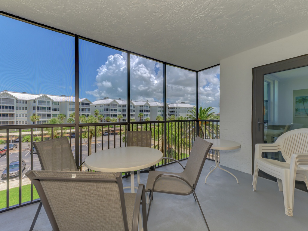 Screened-in Balcony