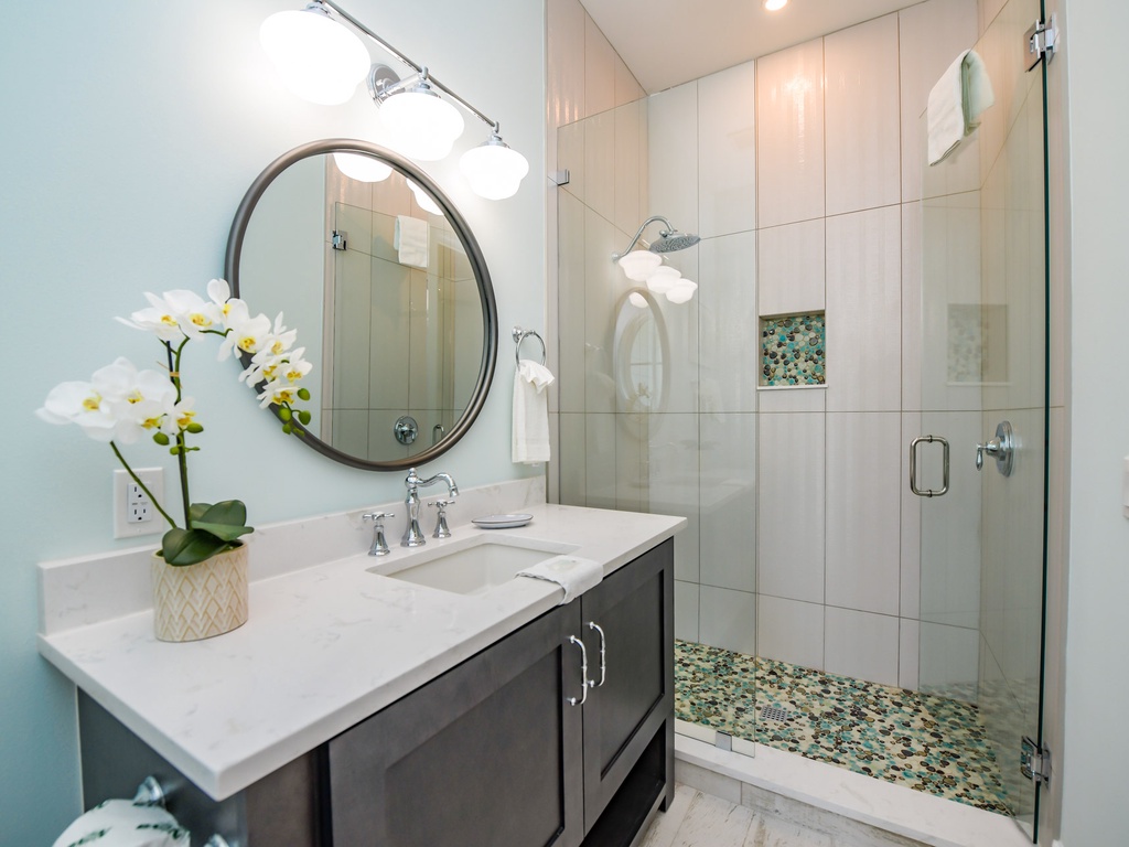 Sixth Bedroom (2nd floor), Ensuite Bathroom