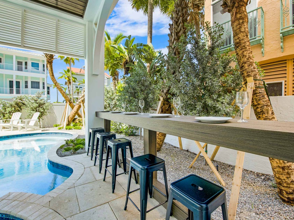 Outdoor dining bar