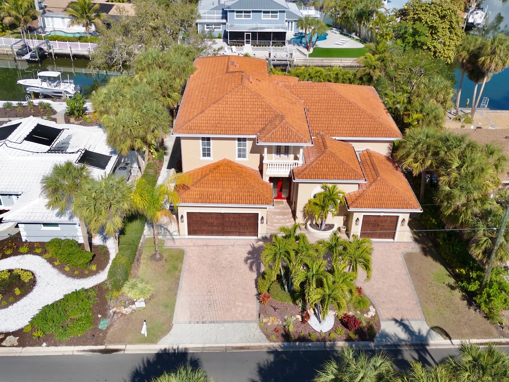 Treasure on the Canal by Siesta Luxury Rental Properties