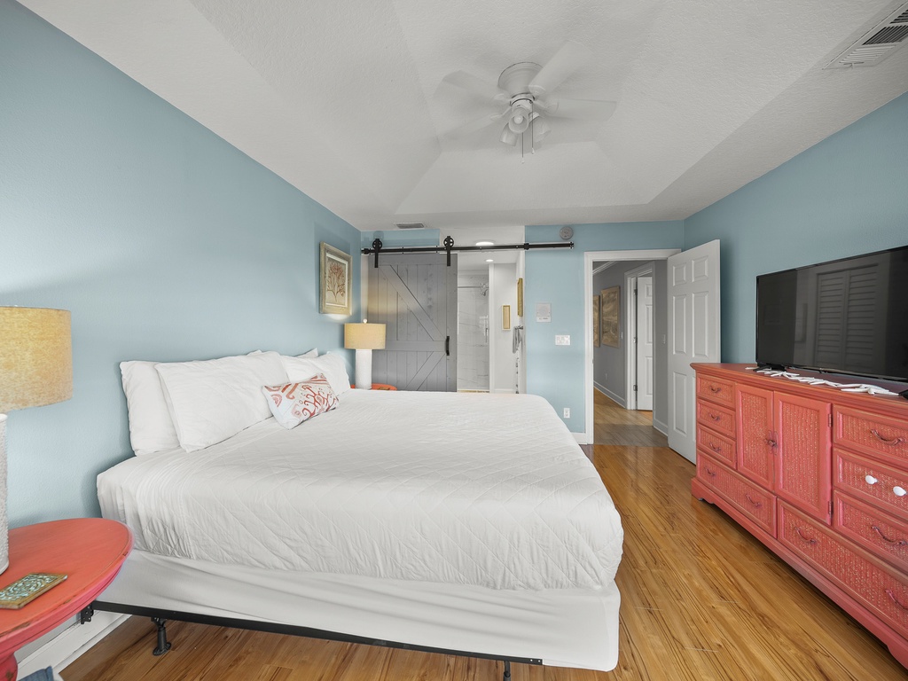 Second Bedroom (2nd floor), King bed