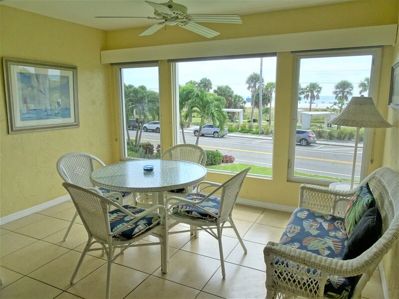 Private enclosed lanai
