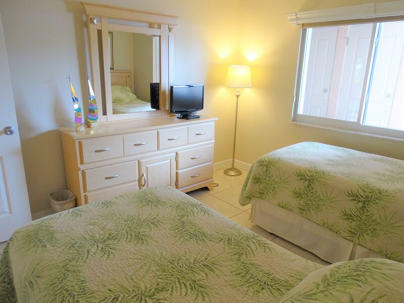Second Bedroom - Two twin beds