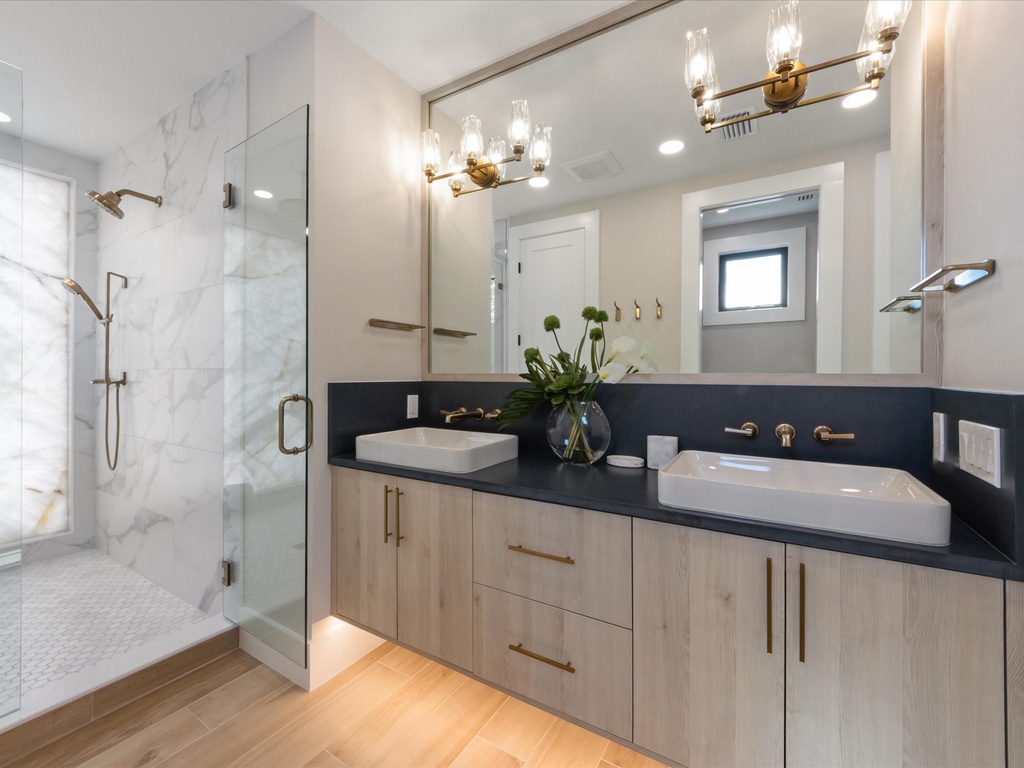 Primary Bathroom, Ensuite