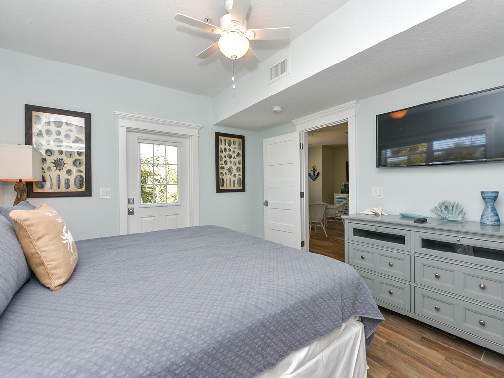 Second Bedroom, King bed