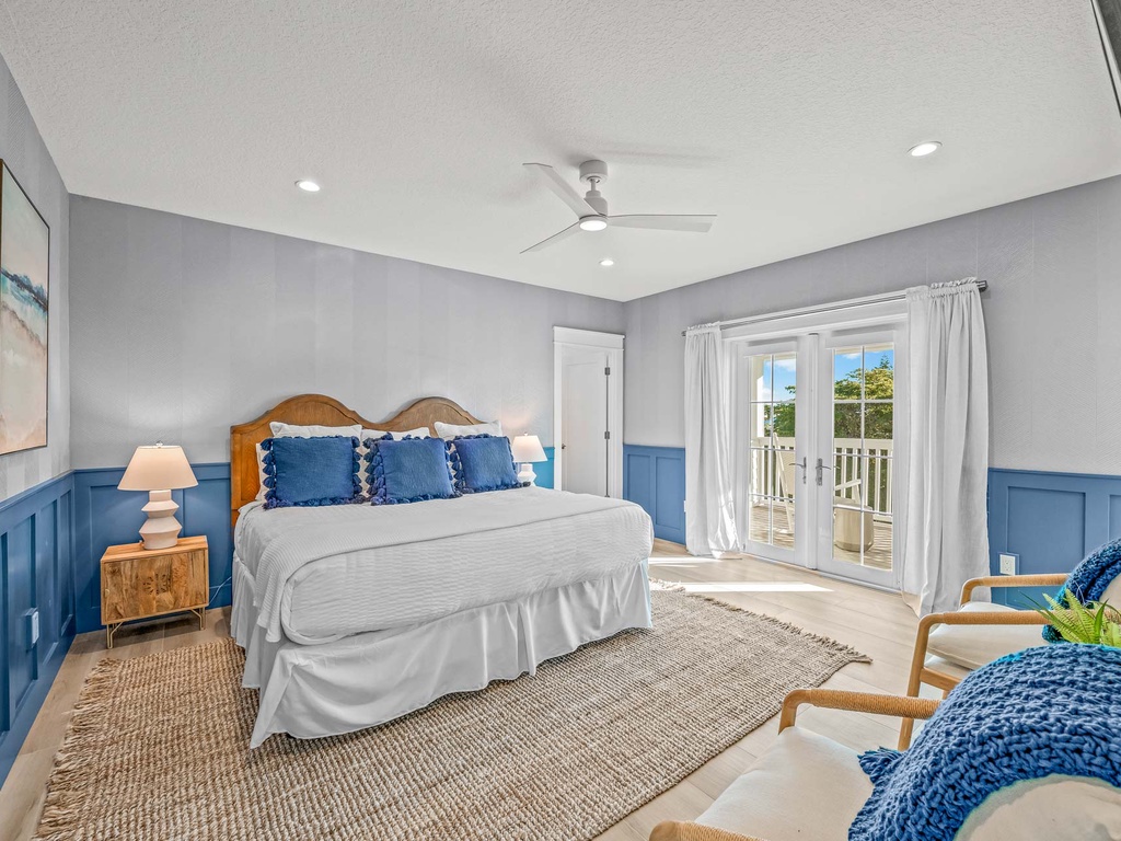 Primary Bedroom (2nd floor), King bed