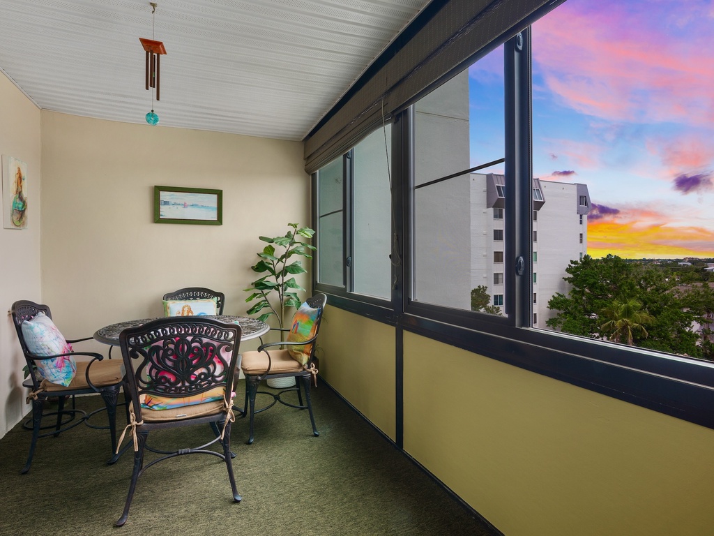 Screened Lanai with Dining Area