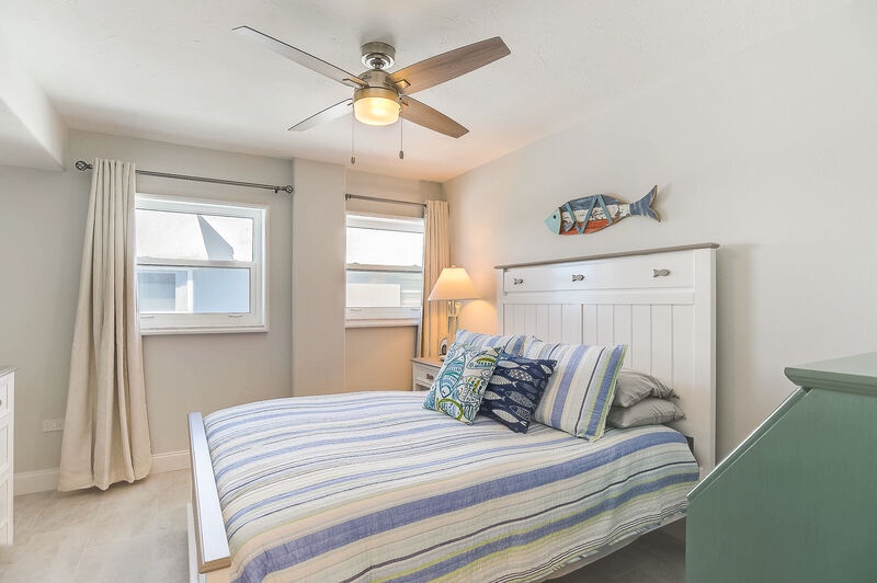 Third Bedroom, Queen