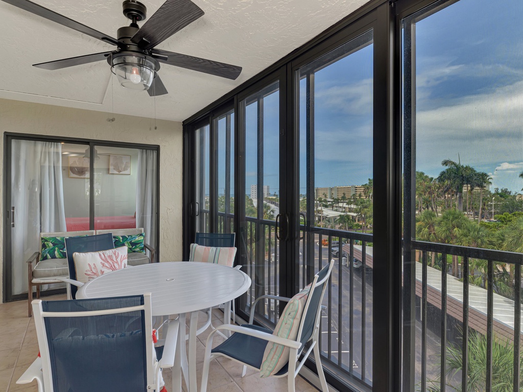 Screened-in Balcony