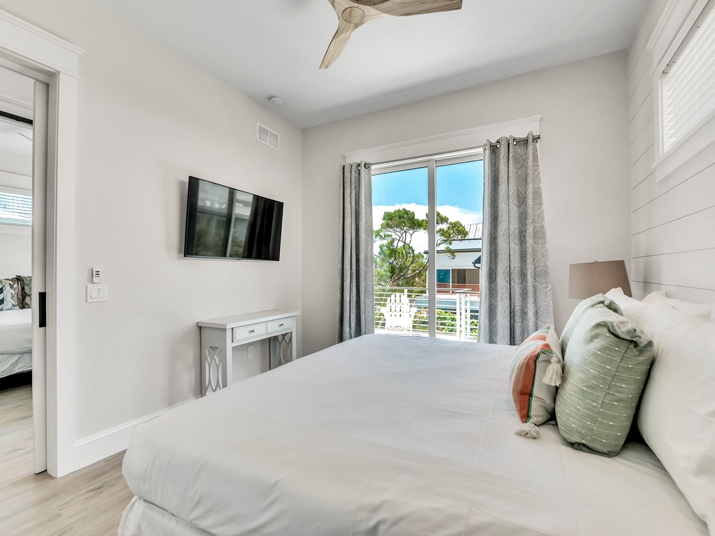 Third Bedroom, 3rd floor - King