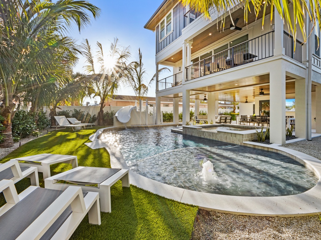 Outdoor Pool and Spa with Waterslide