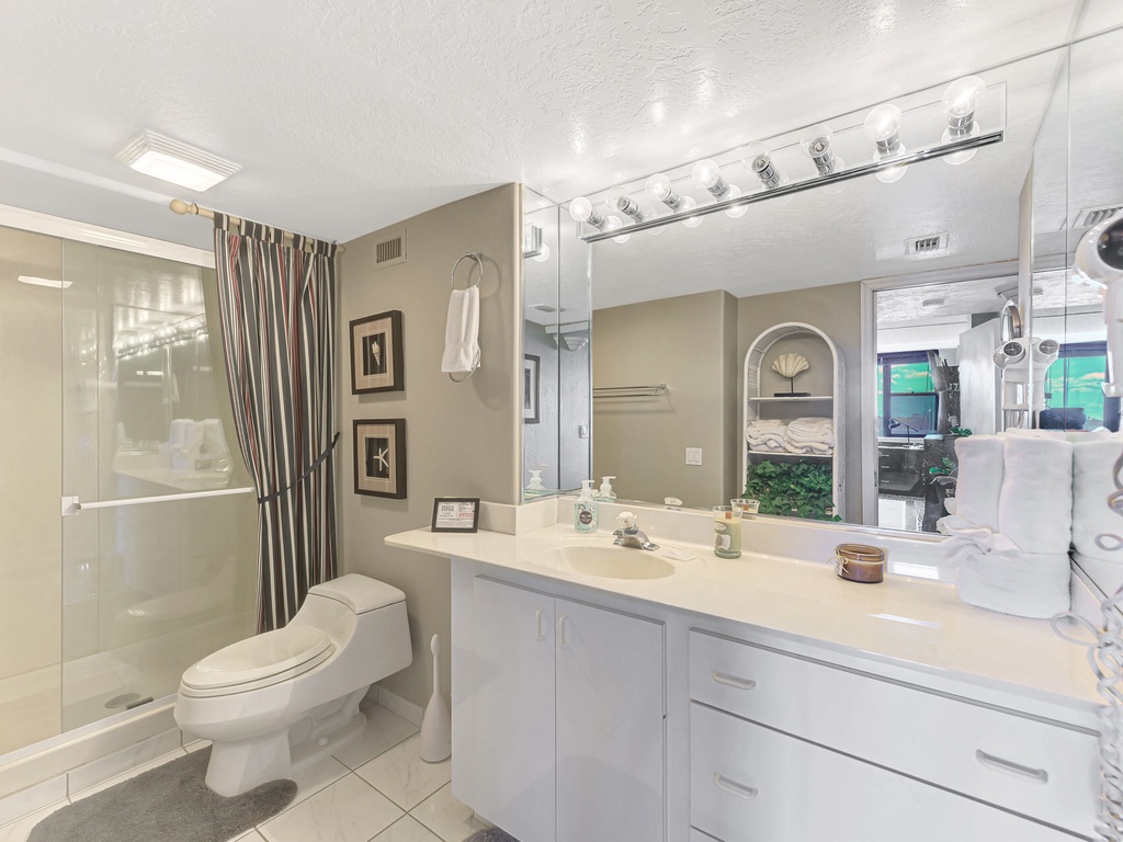 Primary Bathroom, Ensuite