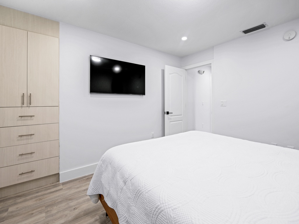 Third Bedroom, Queen Bed