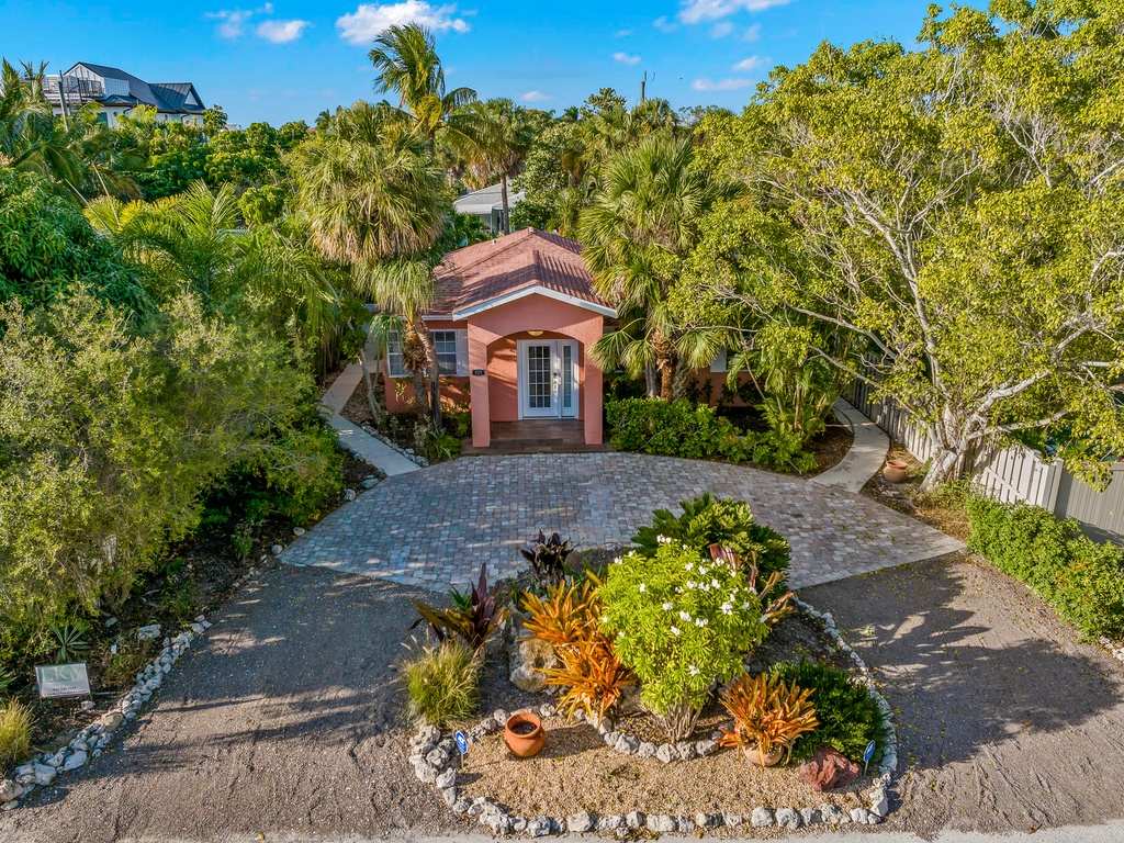The Pink Flamingo - Lido Key Vacations