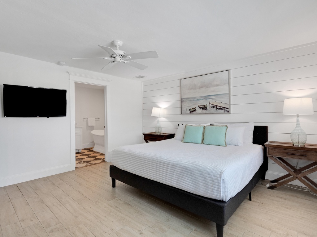 Second Bedroom, King