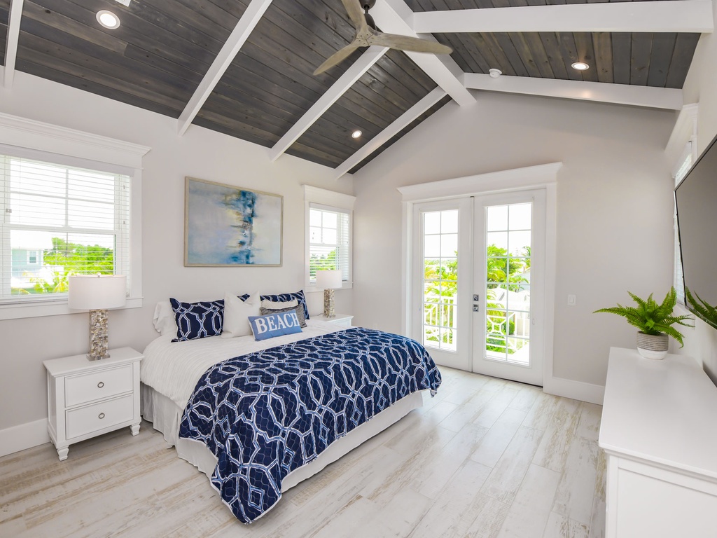 Master Bedroom (3rd Floor), King Bed
