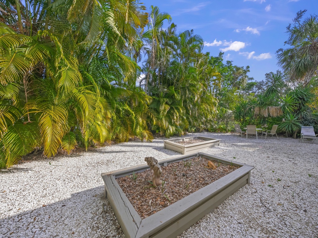 The Shaded Sanctuary - Siesta Key Luxury Rental Properties