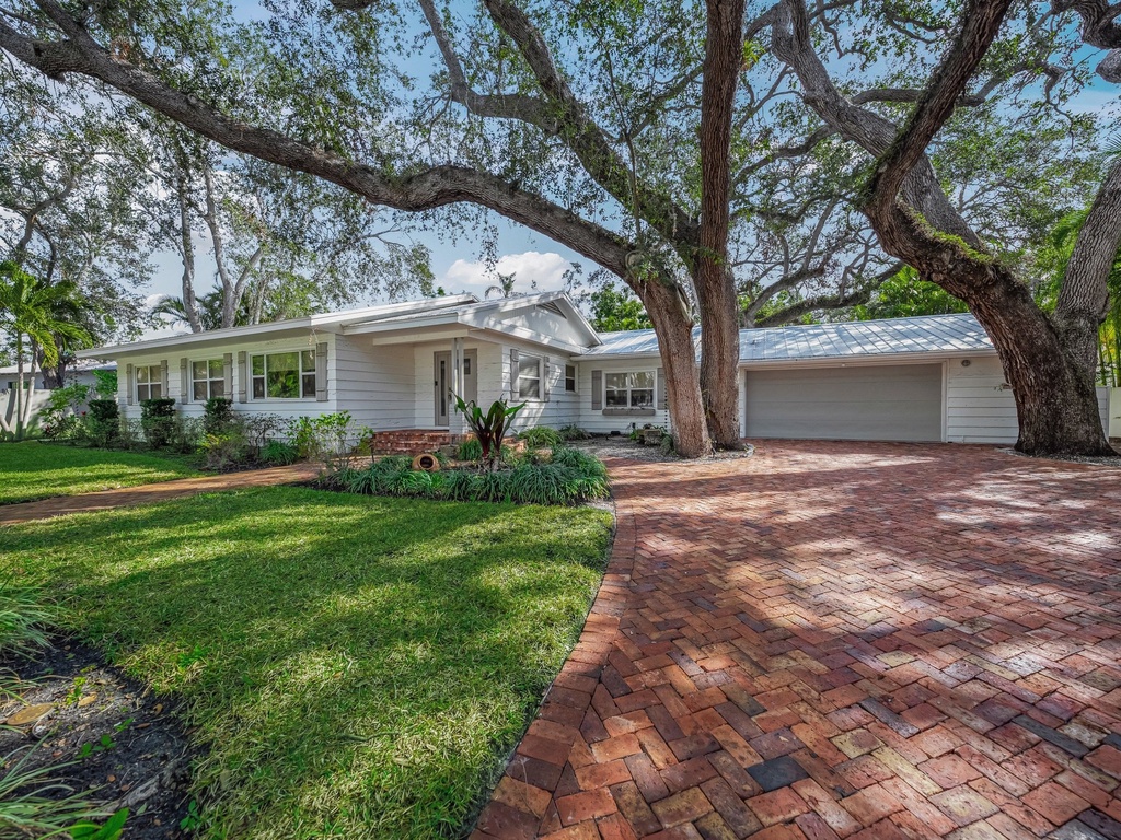 The Shaded Sanctuary - Siesta Key Luxury Rental Properties