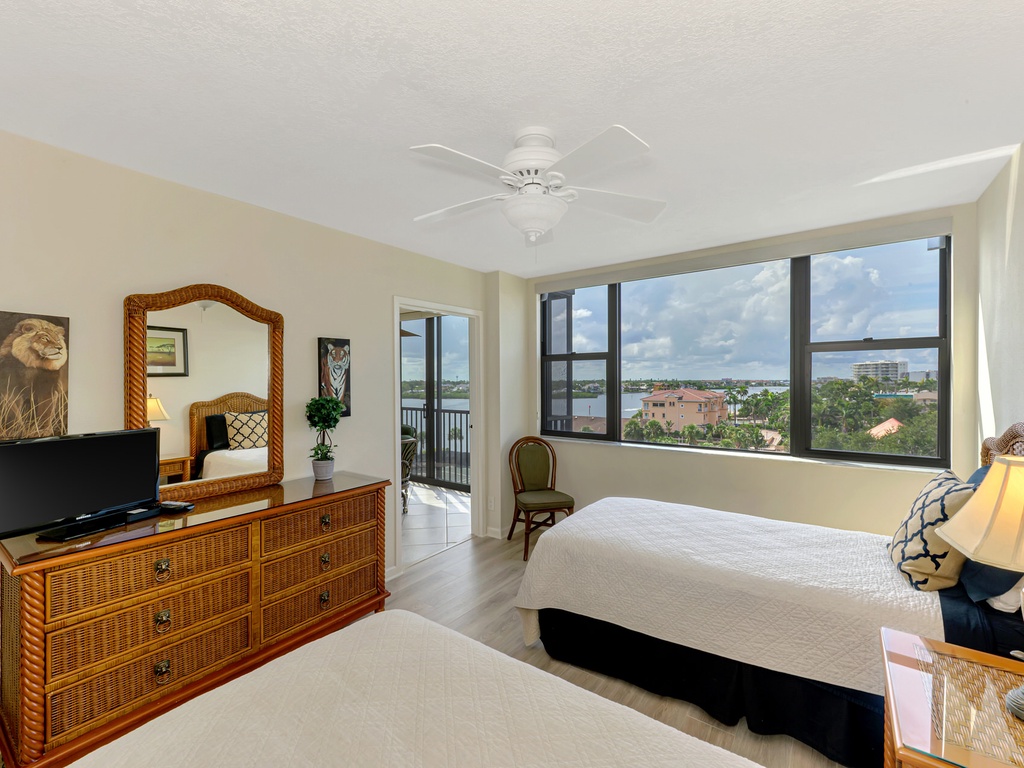Second Bedroom, Two Twin beds
