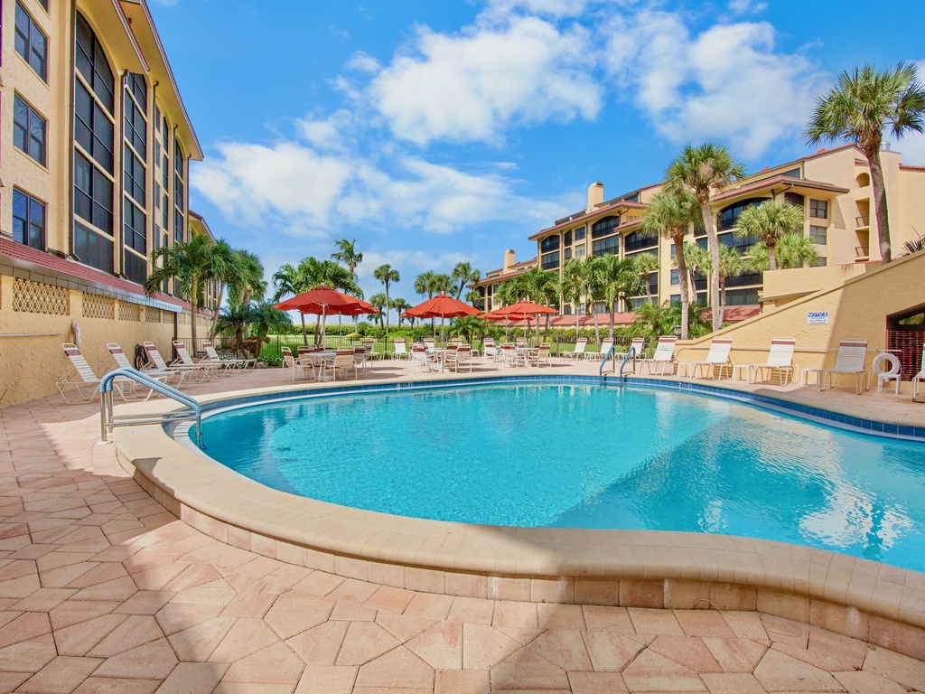 Pool and Lounge Area