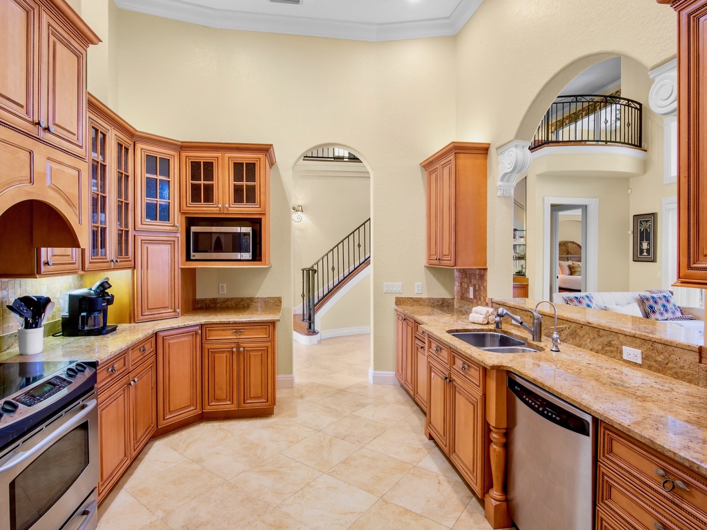 Spacious kitchen with appliances