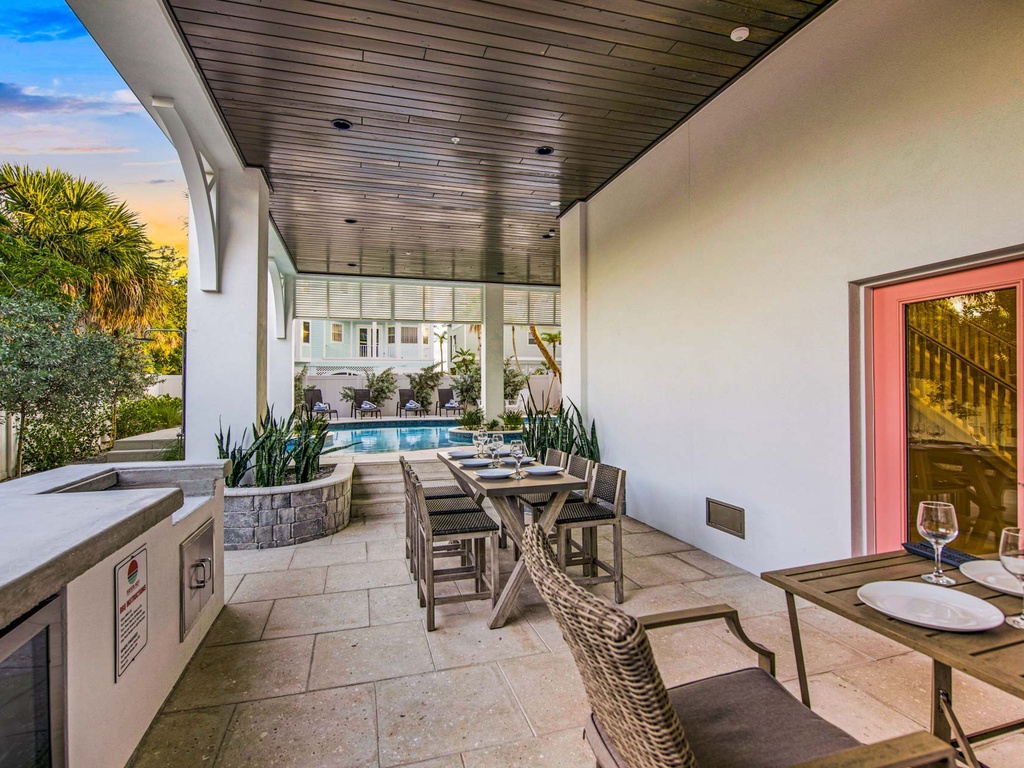 Outdoor Dining Area by the Pool
