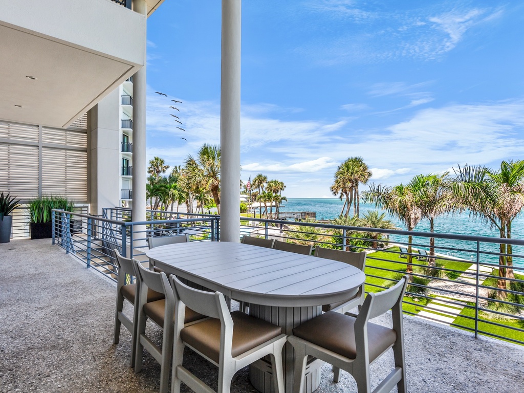 Main Balcony, Dining Area