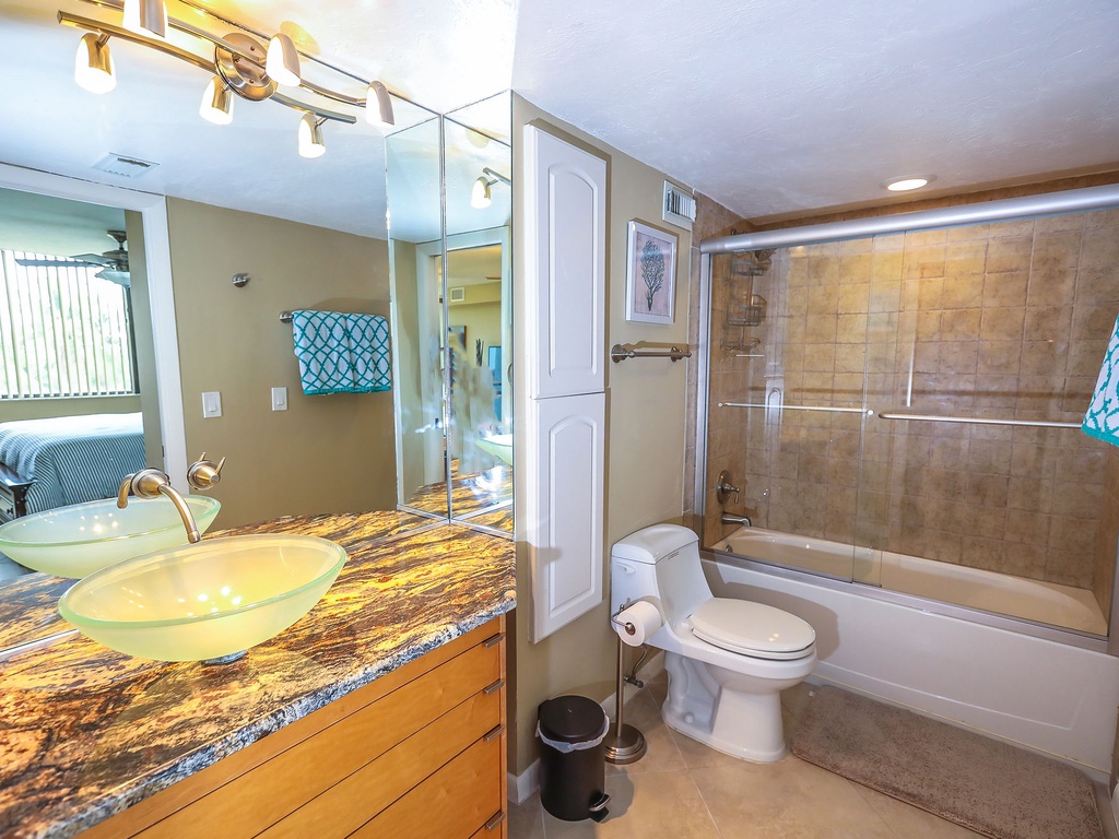 Second Bathroom, Ensuite