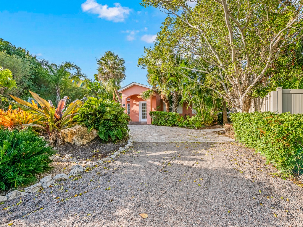The Pink Flamingo - Lido Key Vacations
