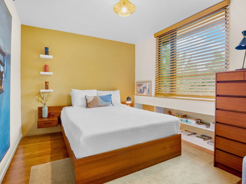 Second Bedroom - Queen