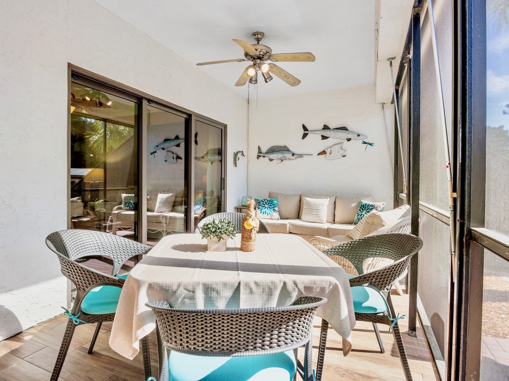 Screened-in Terrace, Dining