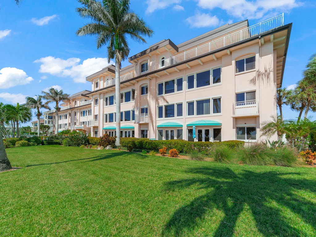 Sunset Royale - Tropical Sands Accommodations