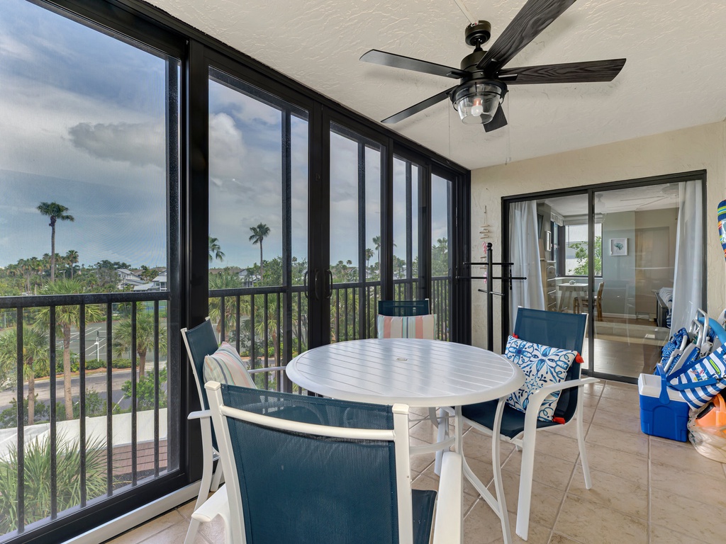 Screened-in Balcony with Seating