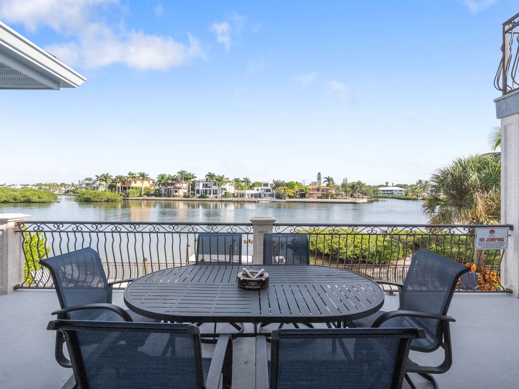 Outdoor Dining Area