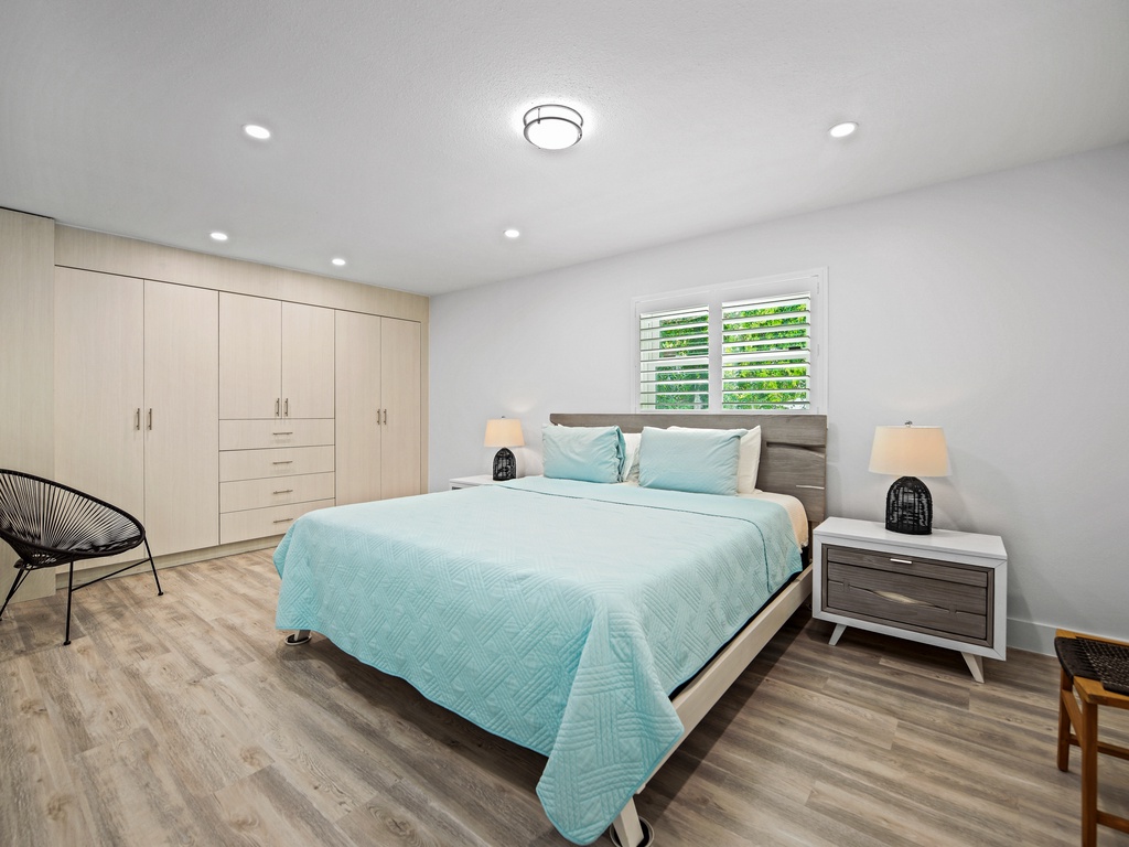 Second Bedroom, King bed