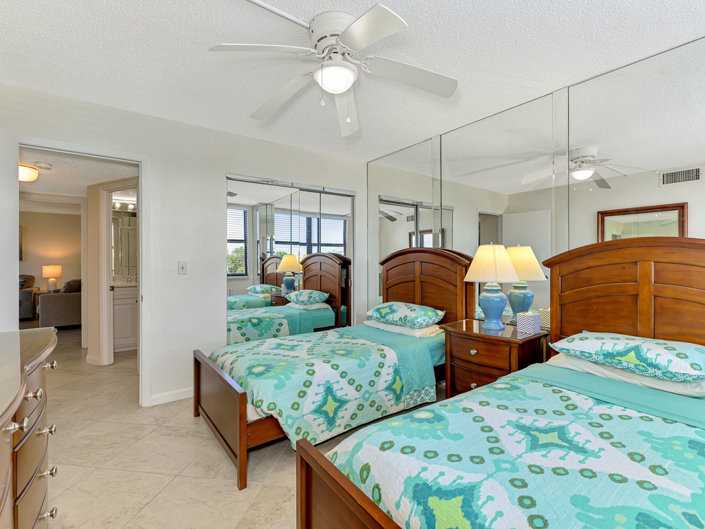 Guest Bedroom, Two Twin Beds