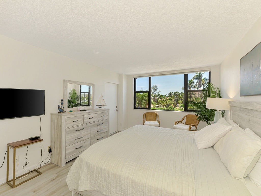 Primary Bedroom, King