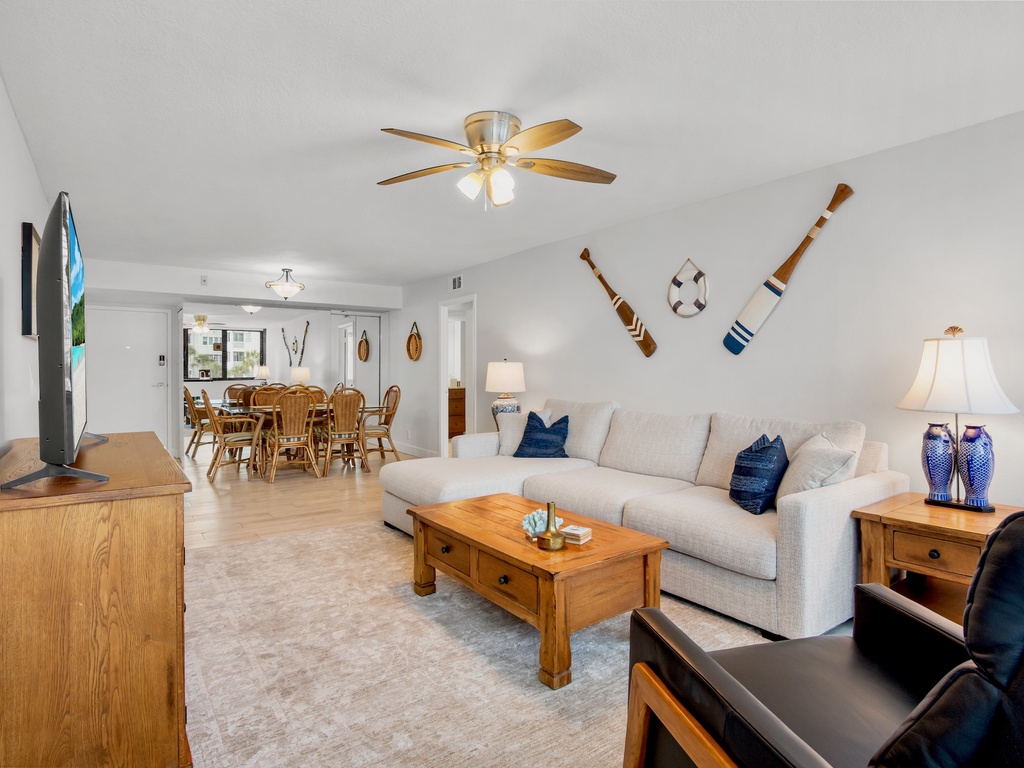 Living Area, Queen sleeper sofa