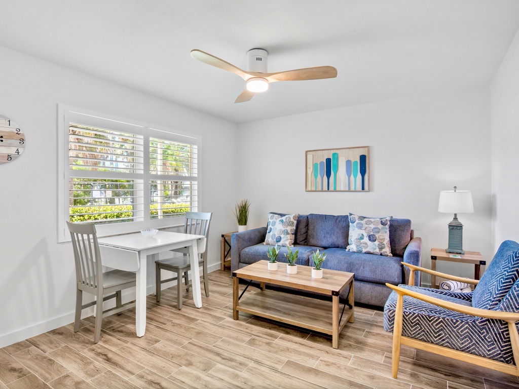 Gulf Holiday 6 - Living and Dining