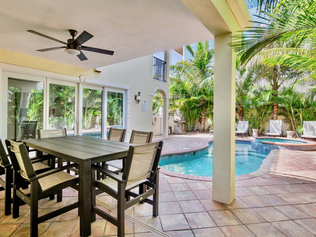 Poolside Dining