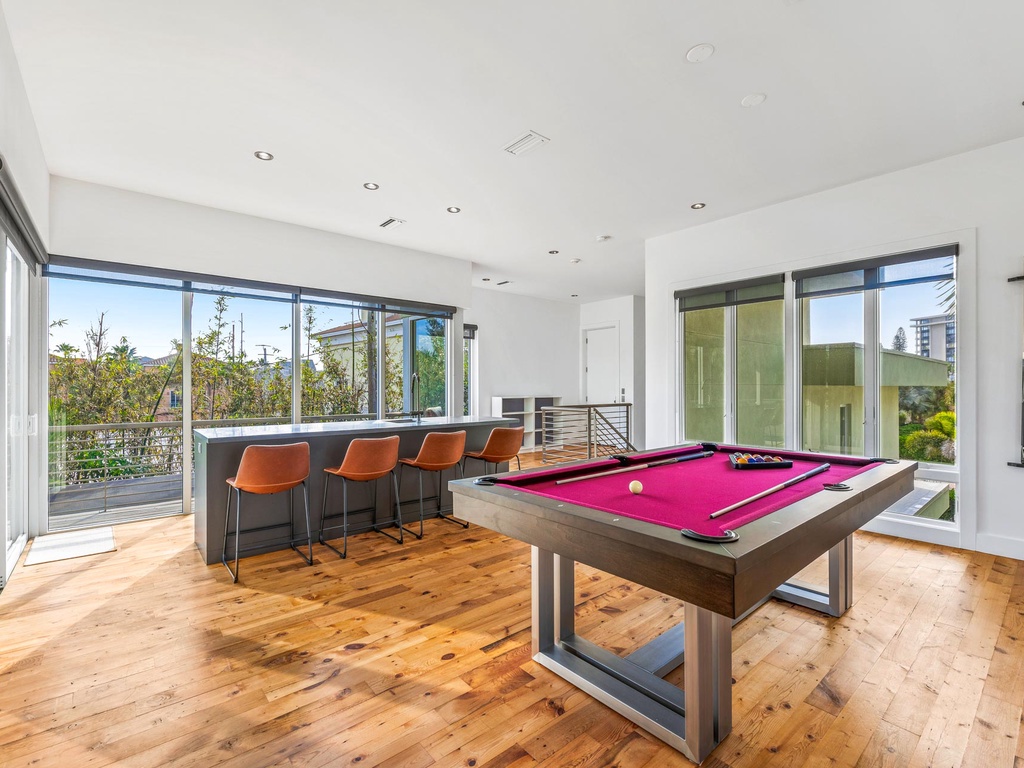 Game Room - Pool table, Wet Bar, Balcony with Seating