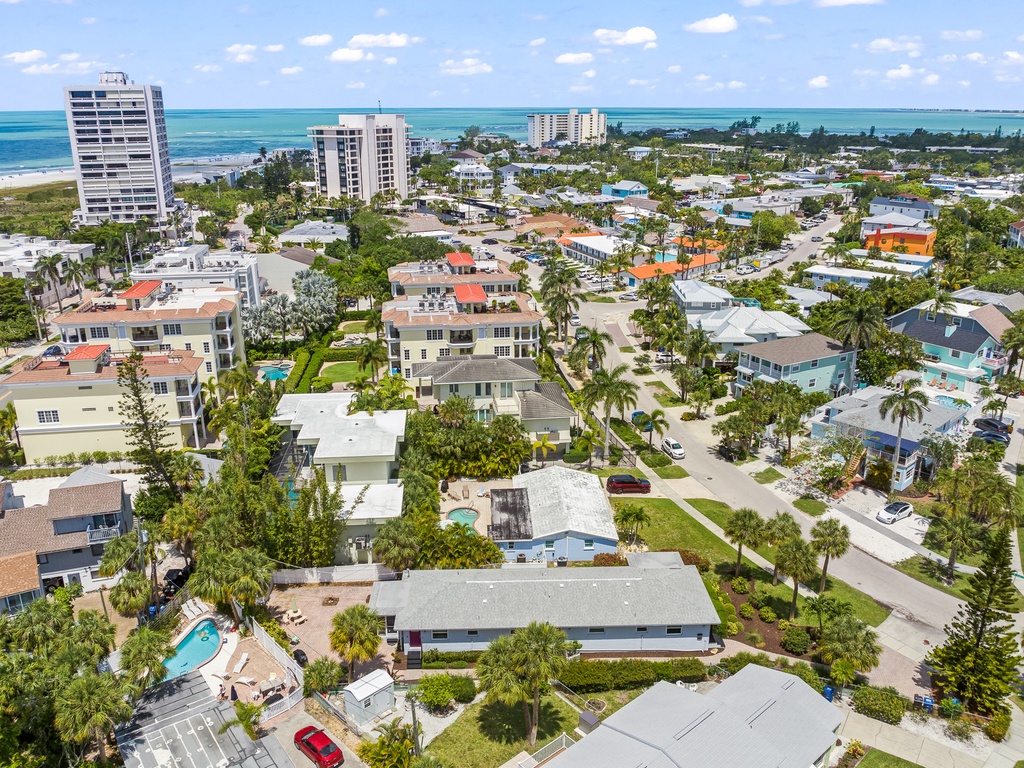 Off The Hook - By Tropical Sands Accommodations