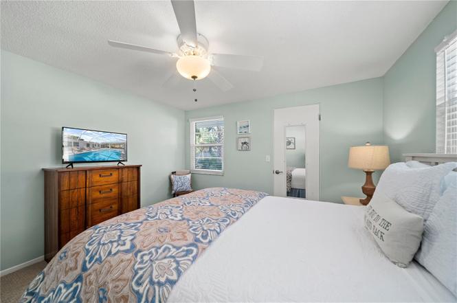 Second Bedroom, Queen bed