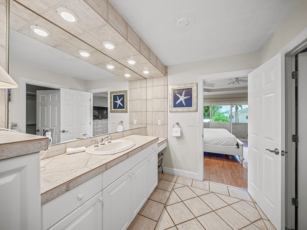 Primary Bedroom (2nd floor), Ensuite Bathroom