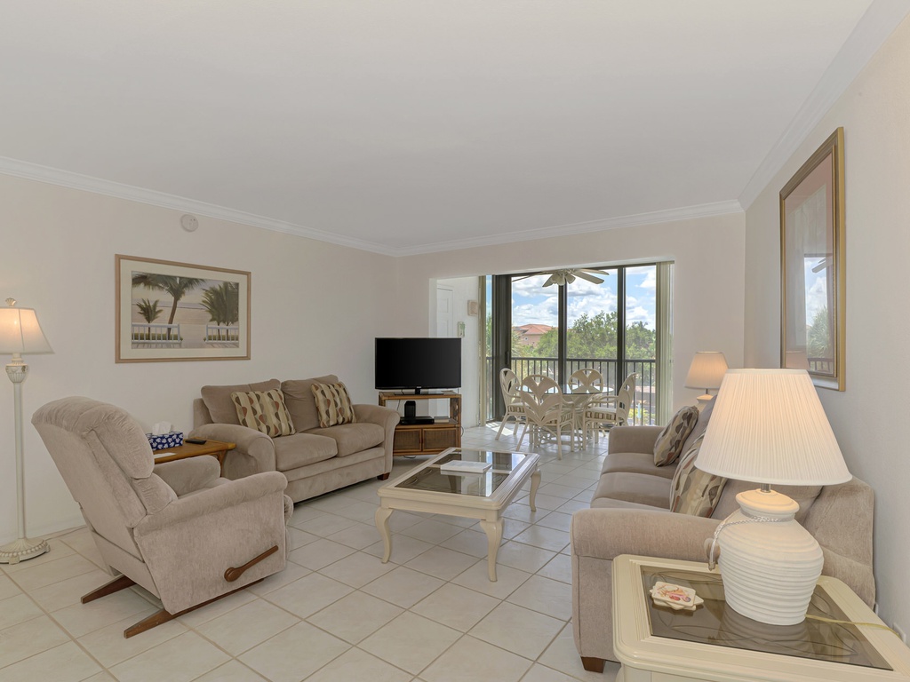 Harbor Towers 302