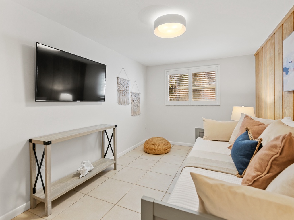 Second Bedroom - Twin Bedroom with Trundle